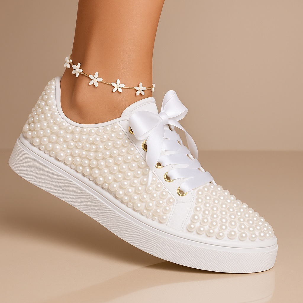 Tênis branco com pérolas e laço de cetim